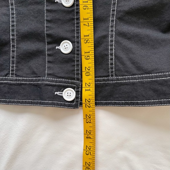 SO Black Jacket w/Contrast Stitching, Wt. Buttons & Flower Fabric Liner L (J) - Picture 9 of 10